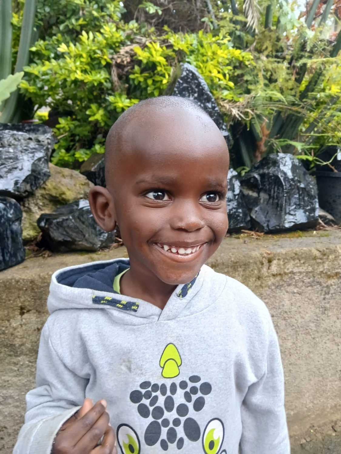 Pate gesucht für Mädchen in Kenia: Eunice Pate gesucht für Mädchen in Kenia: Eunice Mwihaki